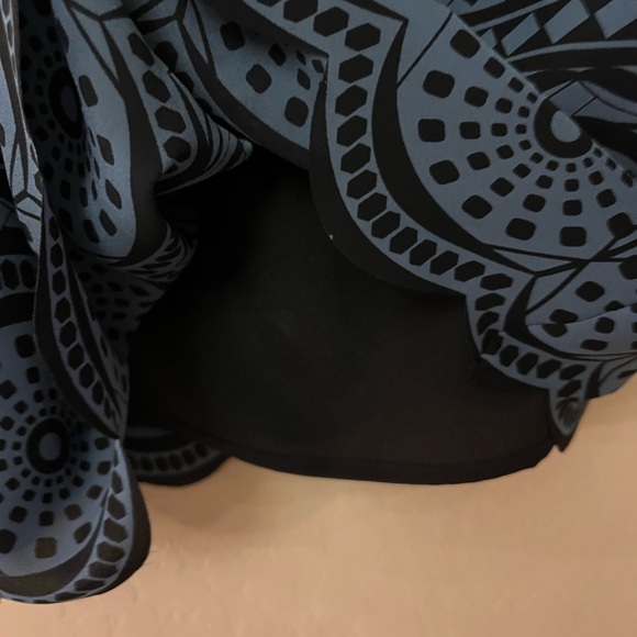 Ann Taylor LOFT Slate Blue & Black Geometric Print Shift Dress w/Scalloped Hem - Picture 8 of 15